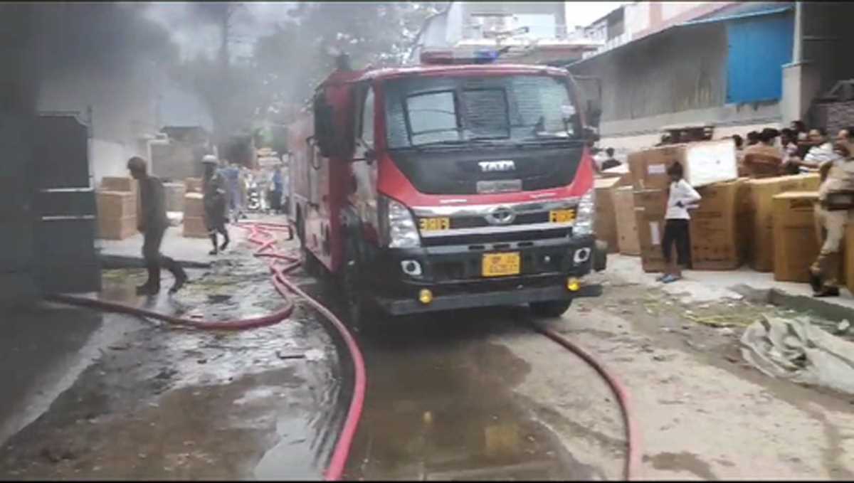 गाजियाबाद में लगी भीषण आग, सभी कर्मचारी सुरक्षित निकाले गए